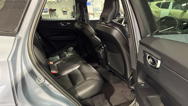 Volvo XC60 2.0 B5P Plus Dark 5dr AWD Geartronic Petrol Estate